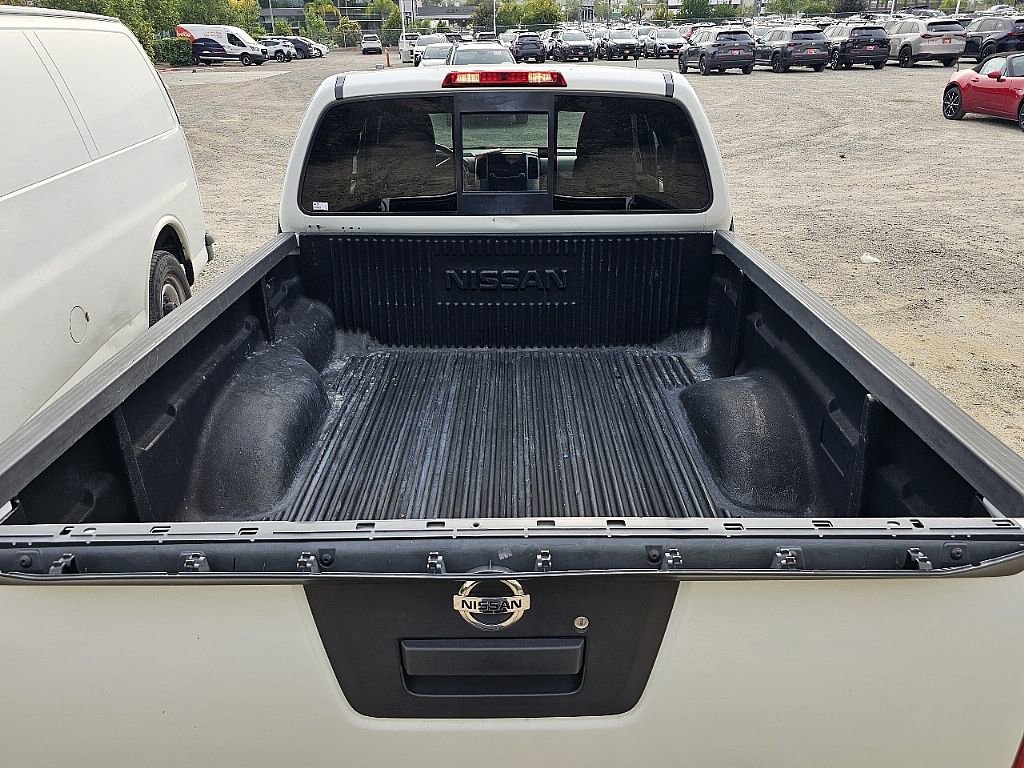 Used 2016 Nissan Frontier SV image 12