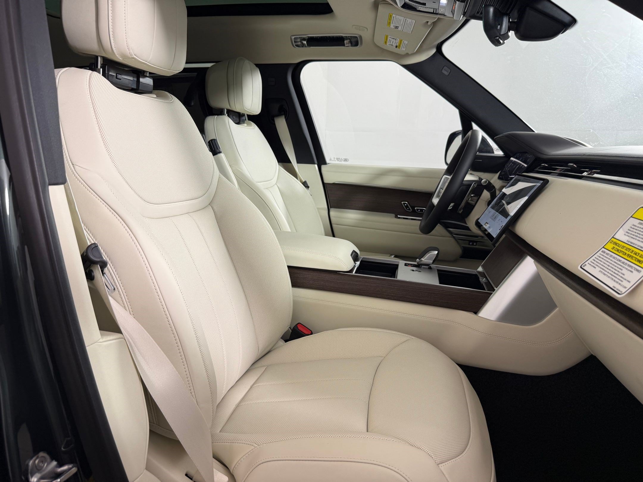 New 2026 Land Rover Range Rover Long Wheelbase SE AWD/4WD image 22