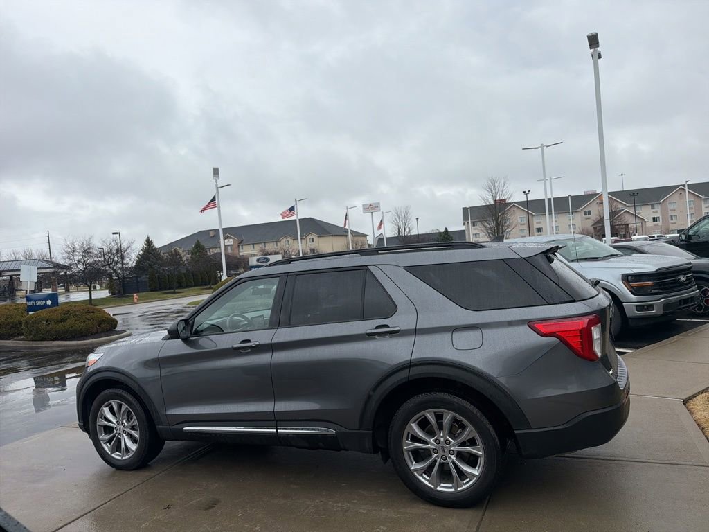 Used 2021 Ford Explorer XLT w/ Equipment Group 202A image 13