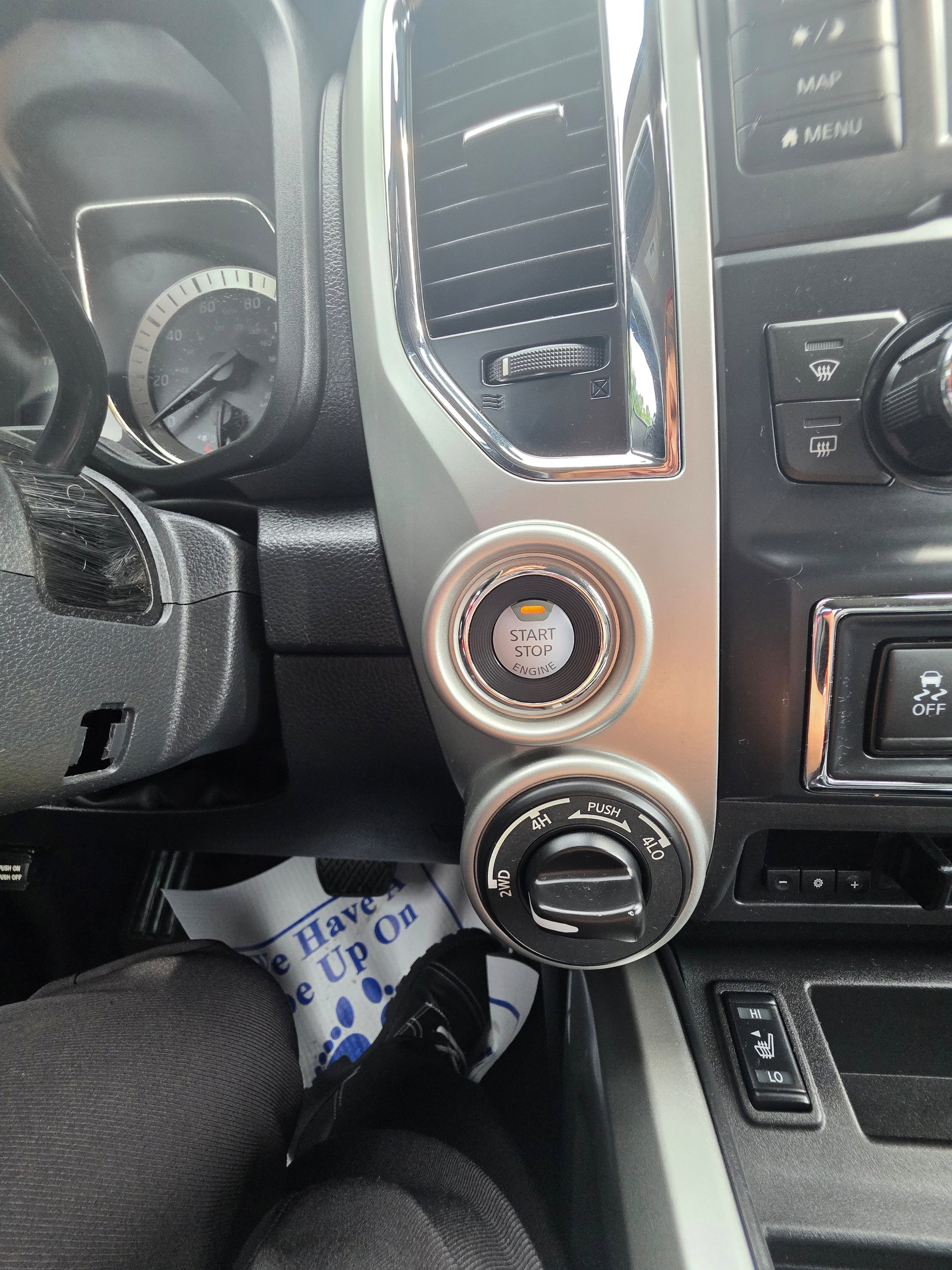 Used 2019 Nissan Titan SL w/ Off-Road Package AWD/4WD image 13