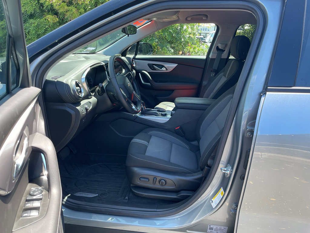 Used 2025 Chevrolet Blazer LT w/ Midnight/Sport Edition image 15