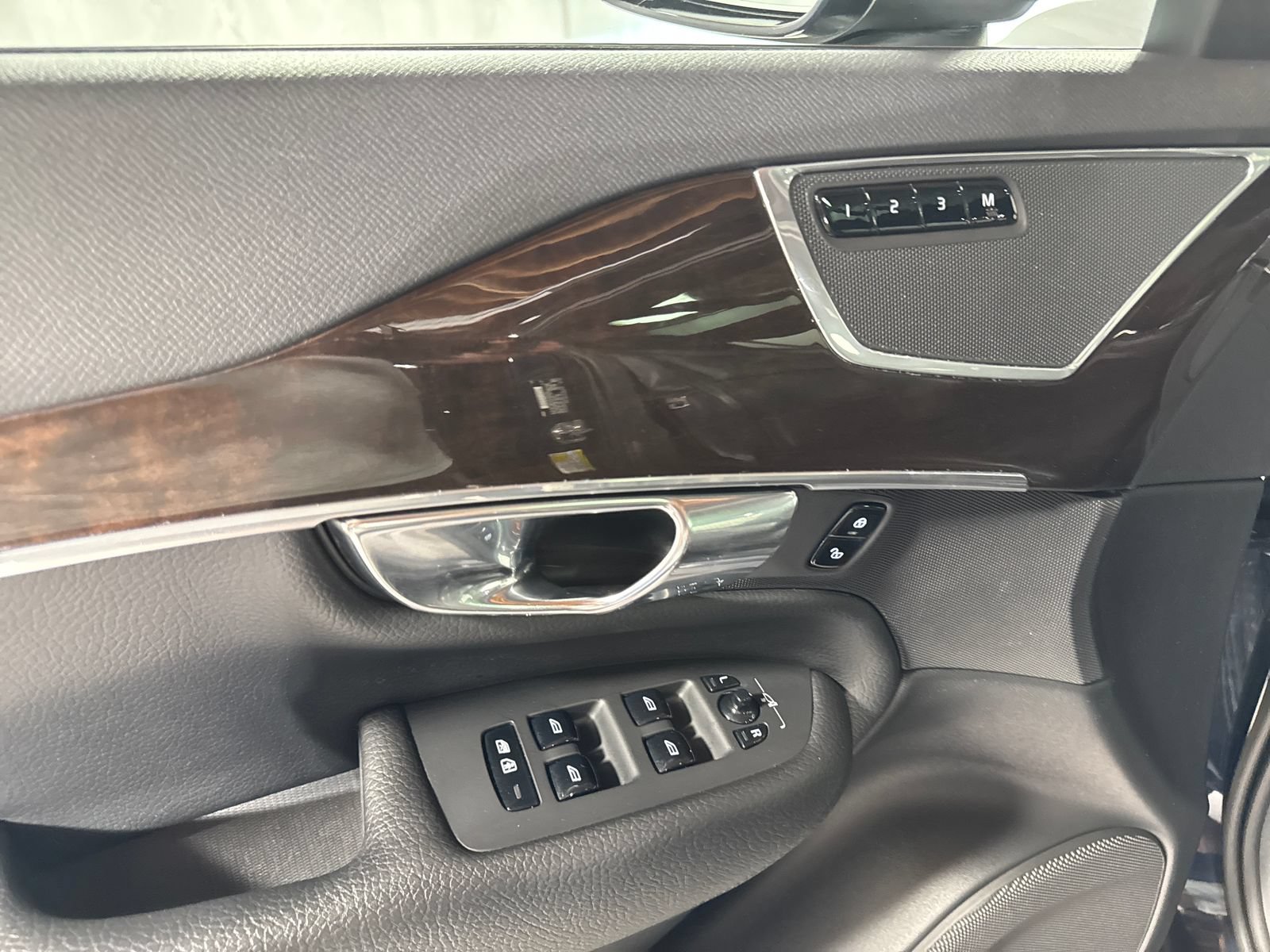 Used 2019 Volvo XC90 T6 Momentum w/ Advanced Package AWD/4WD image 16