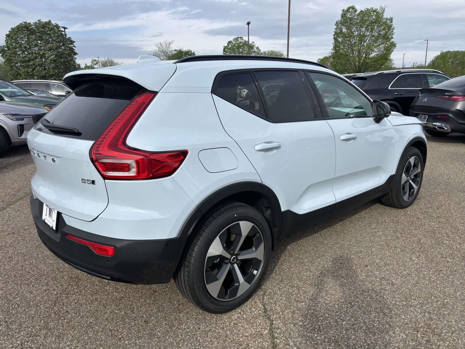 New 2026 Volvo XC40 B5 Plus w/ Protection Package Premier AWD/4WD image 5
