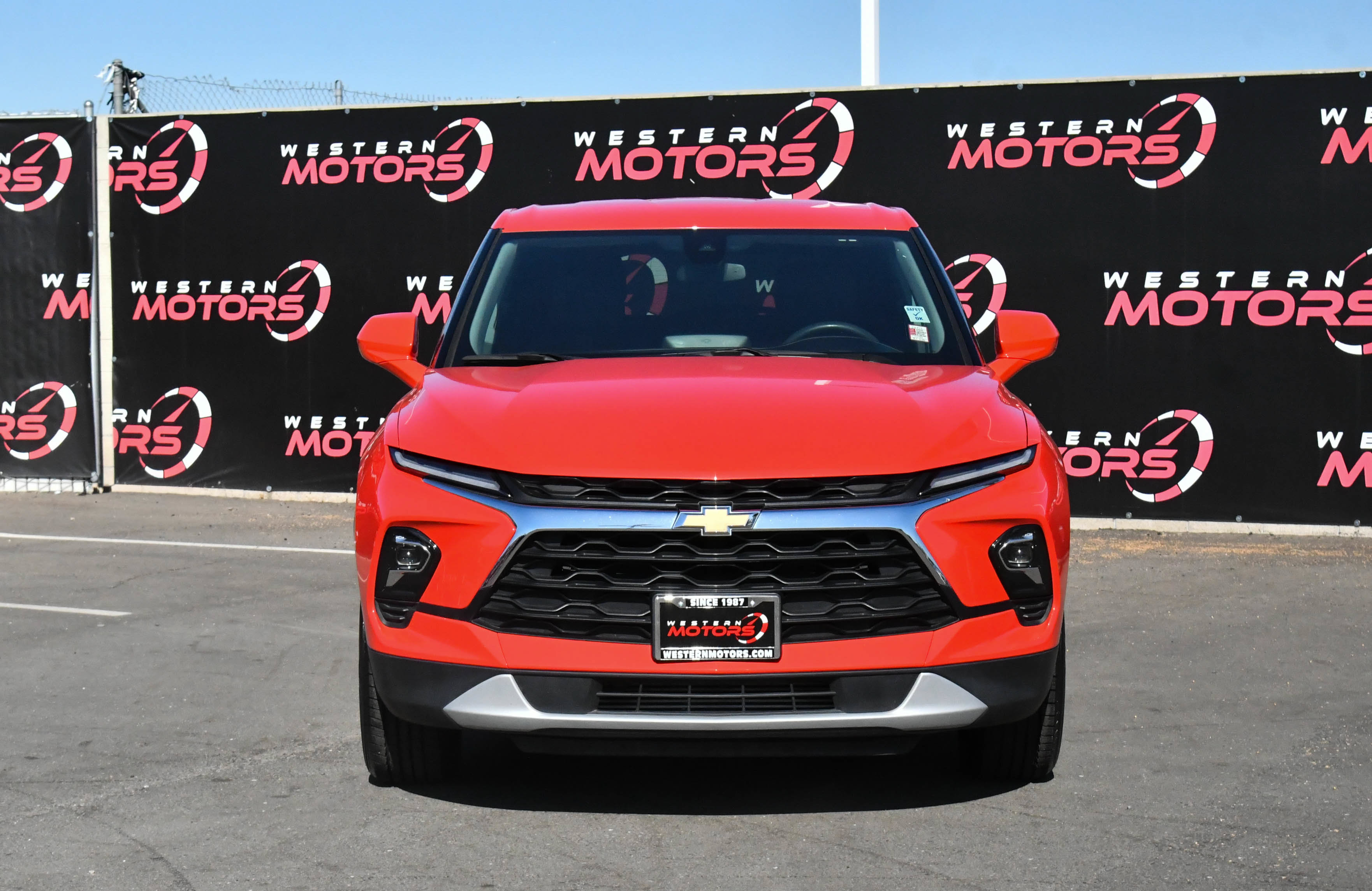 Used 2025 Chevrolet Blazer LT FWD image 2