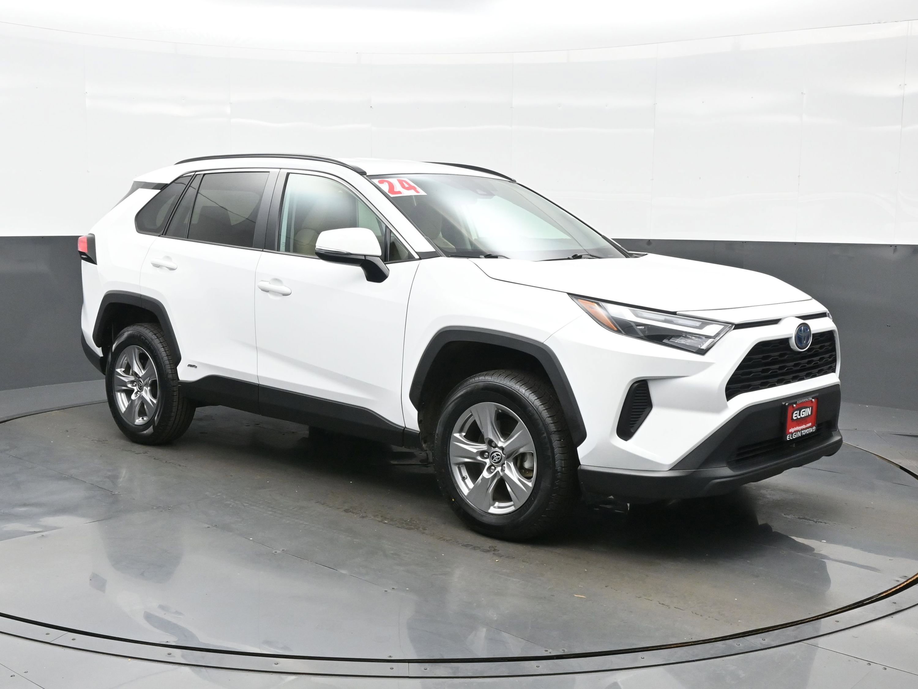Used 2024 Toyota RAV4 LE AWD/4WD image 8