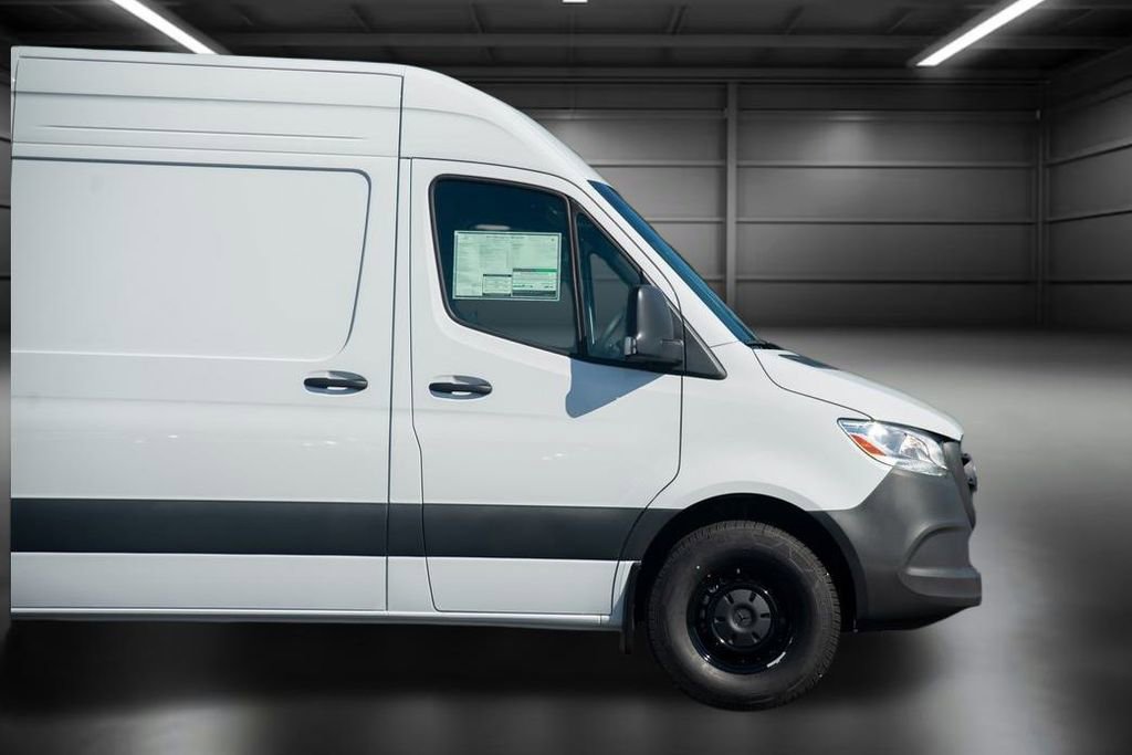 Used 2024 Mercedes-Benz Sprinter 2500 image 9