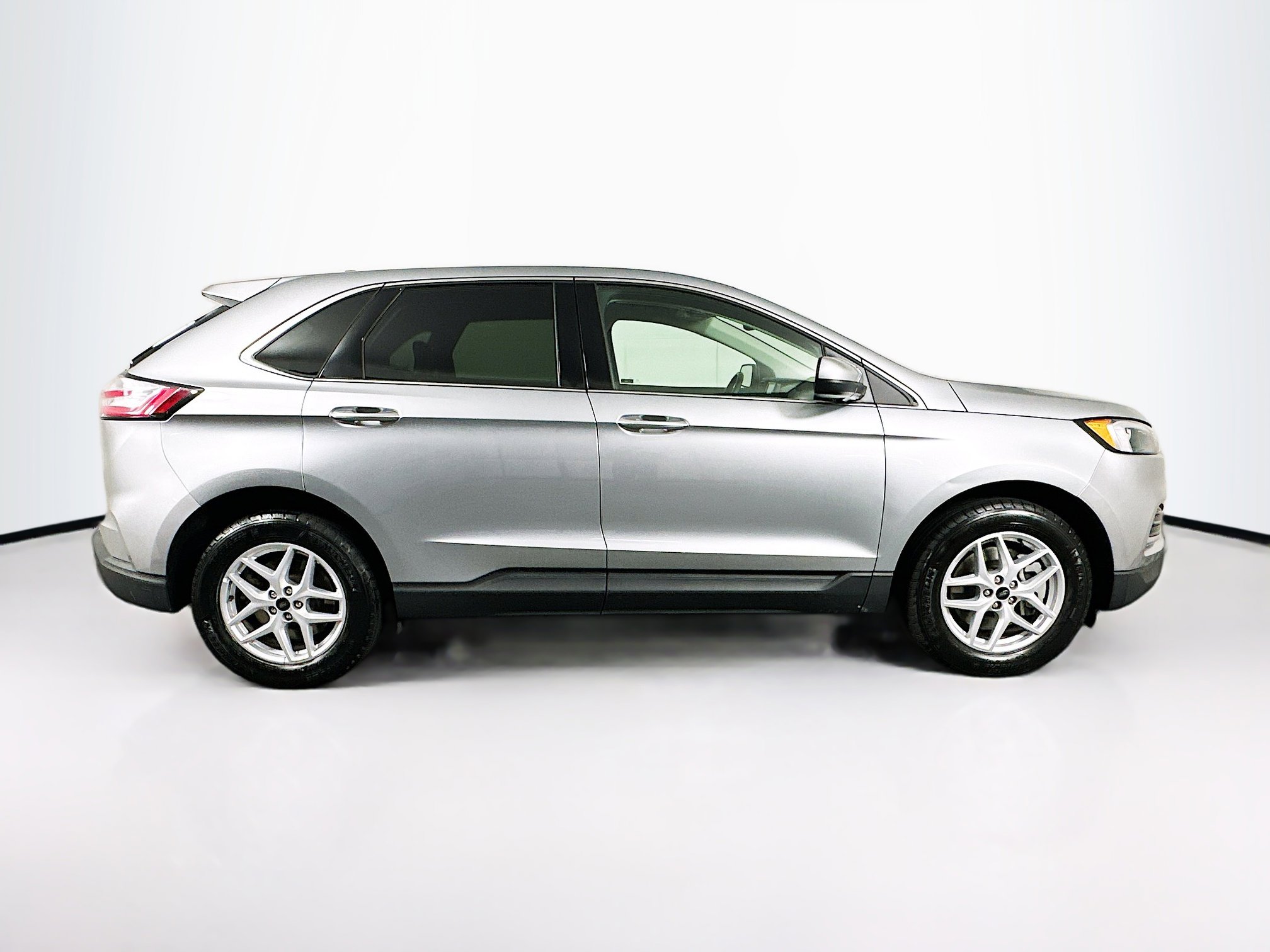 Used 2024 Ford Edge SEL image 10