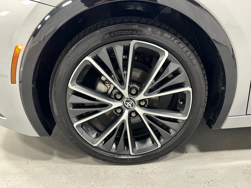 Used 2025 Toyota Prius XLE image 63