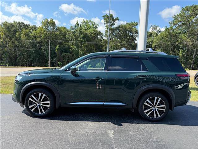 Used 2024 Nissan Pathfinder Platinum AWD/4WD image 2
