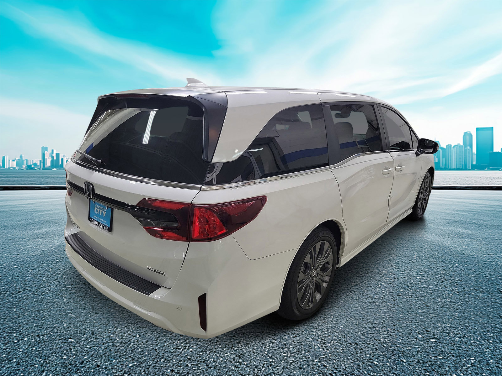 Certified 2025 Honda Odyssey Touring image 4