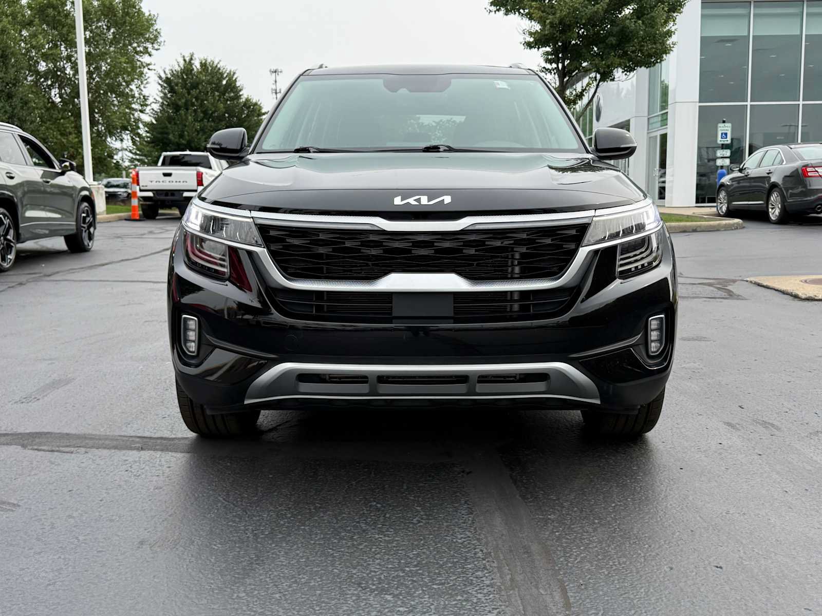 Used 2023 Kia Seltos SX w/ SX Sunroof Package AWD/4WD image 2