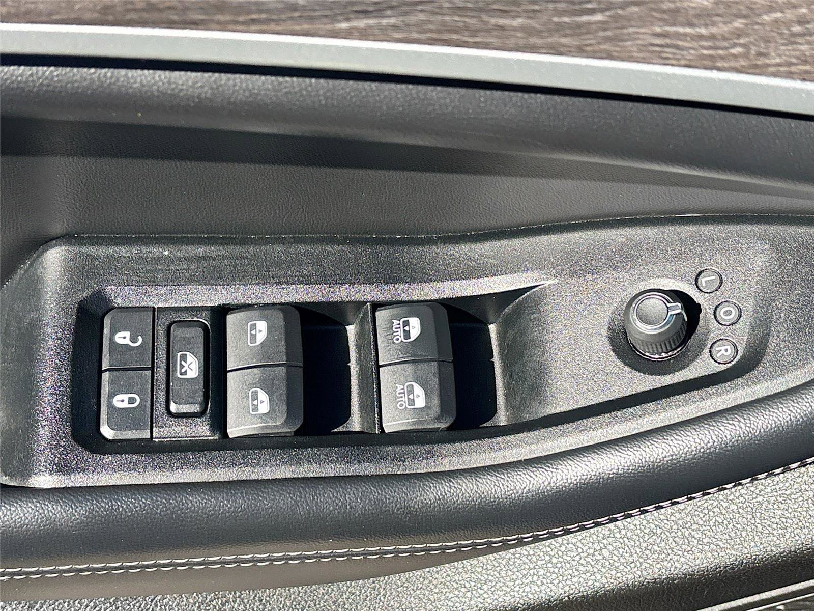 Used 2024 Jeep Grand Cherokee Limited image 19