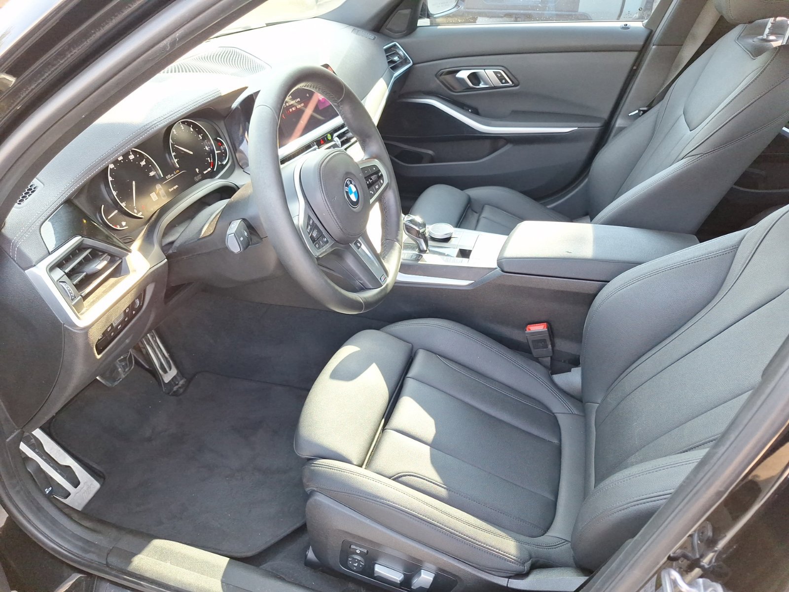 Used 2020 BMW 330i Sedan w/ M Sport Package RWD image 13