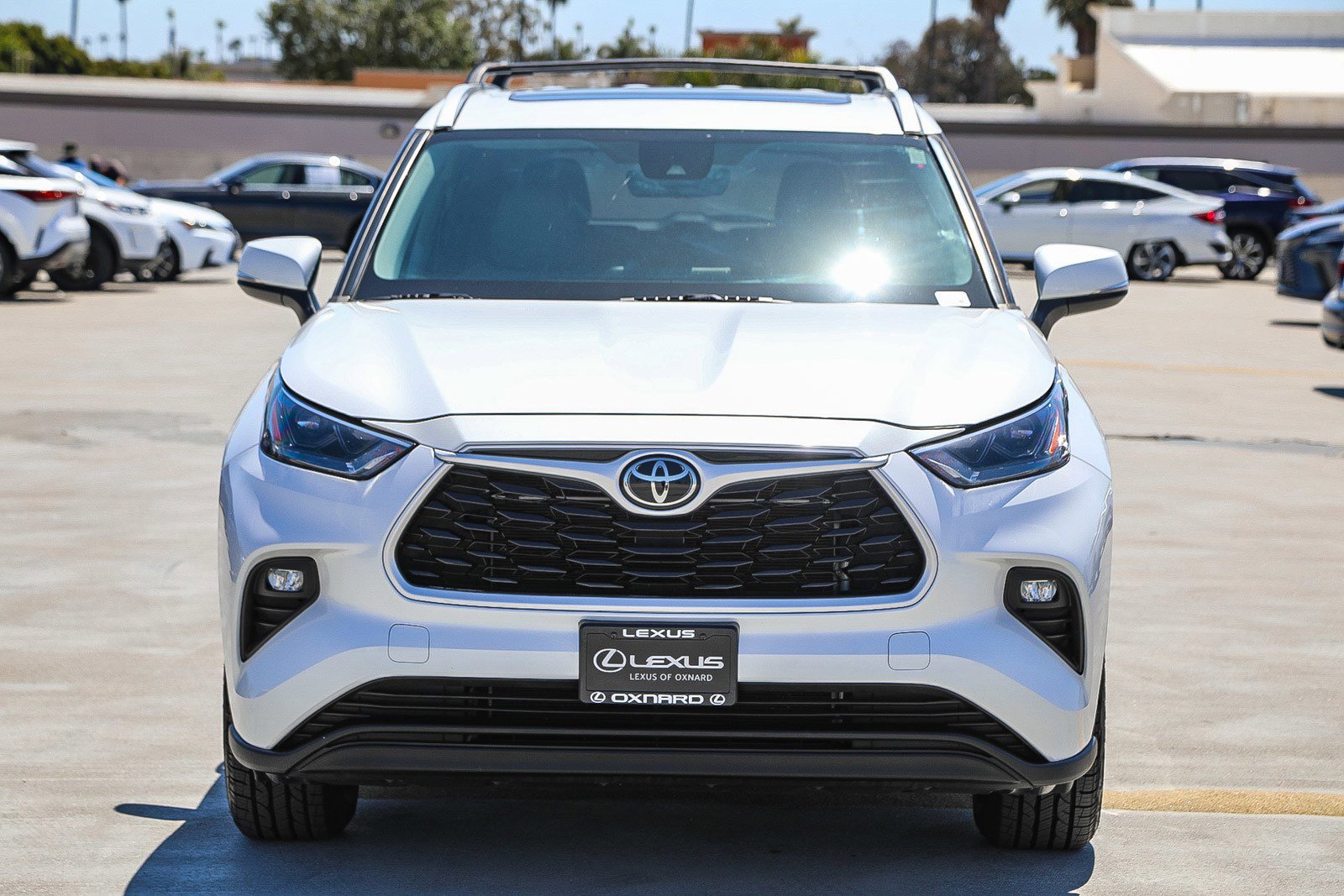 Used 2023 Toyota Highlander XLE FWD image 2