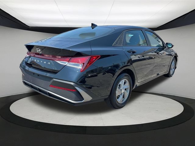 Used 2025 Hyundai Elantra SE FWD image 5