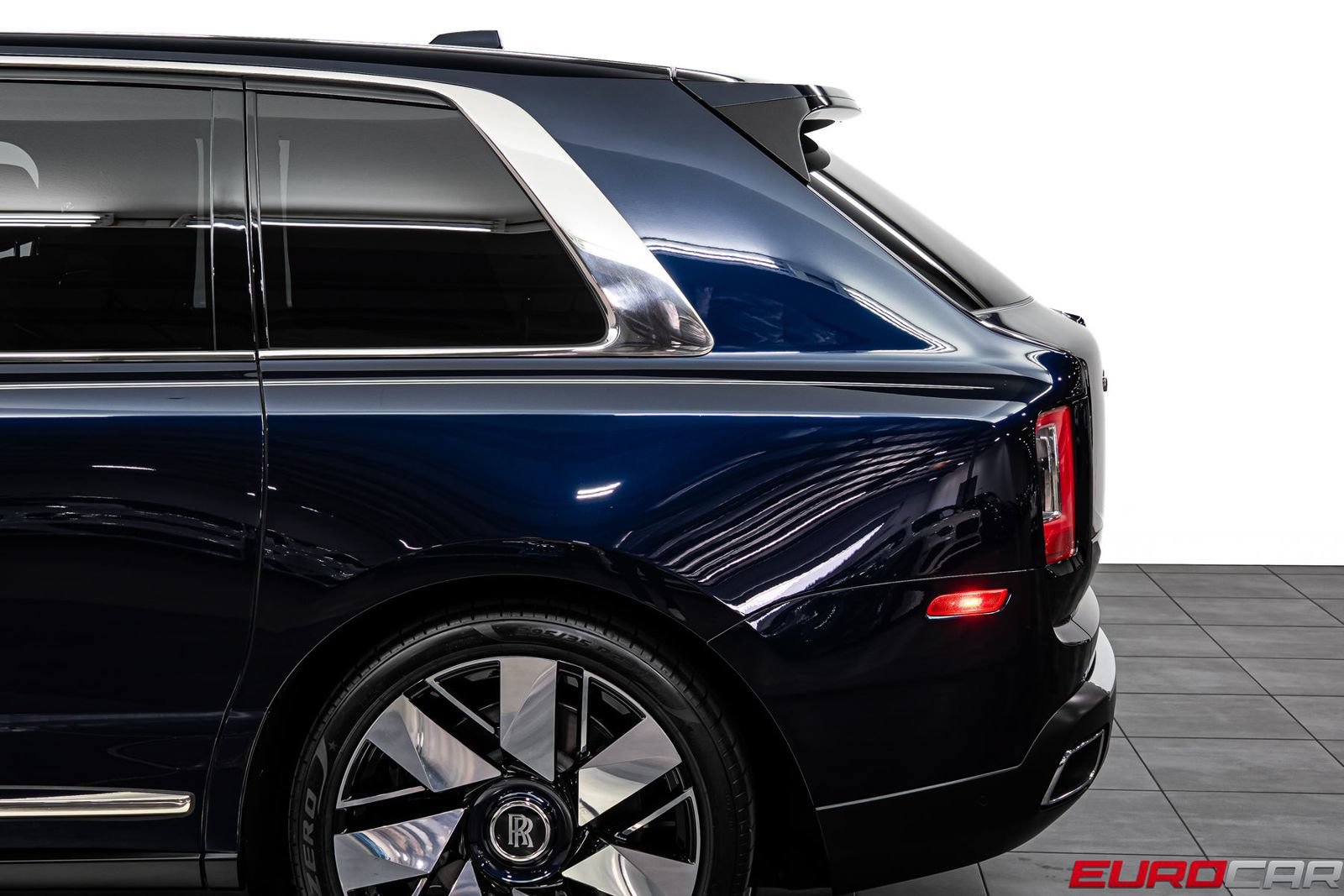 Used 2019 Rolls-Royce Cullinan AWD/4WD image 16