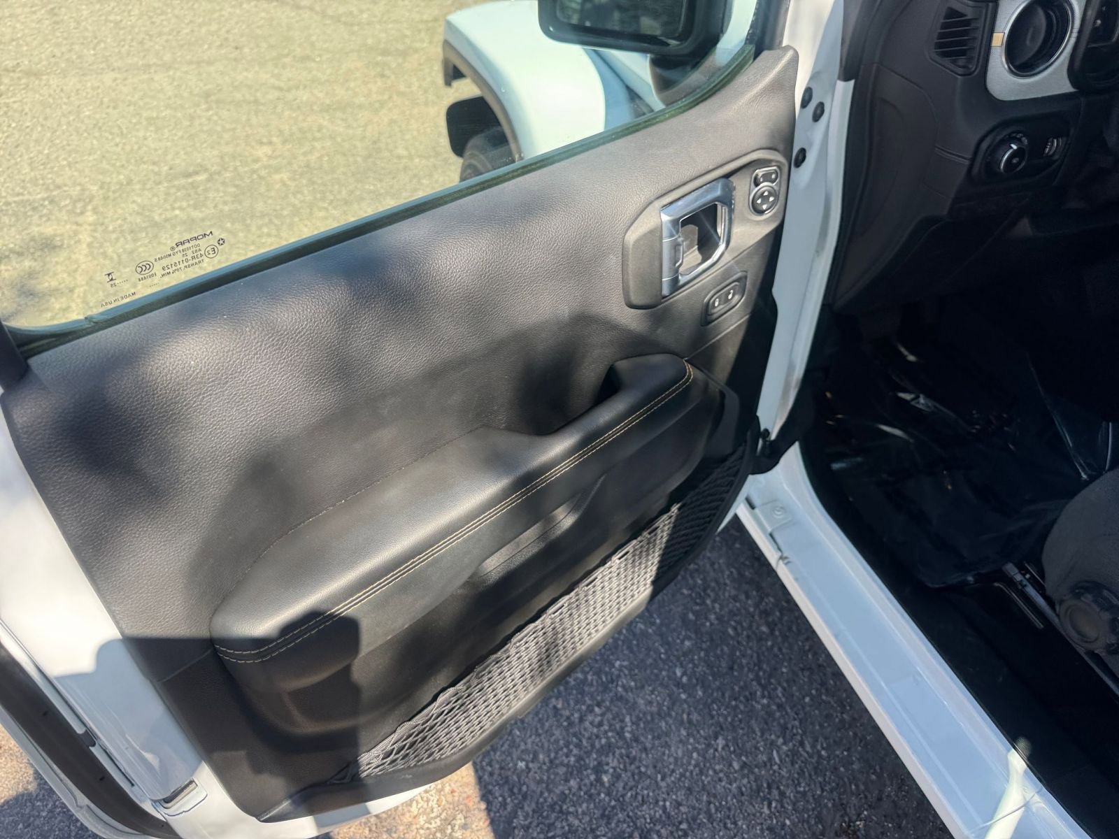 Used 2025 Jeep Wrangler Sahara image 20