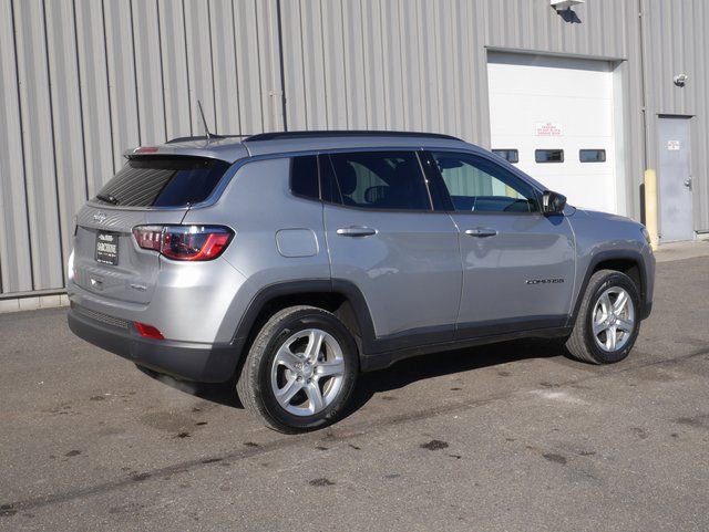 Used 2024 Jeep Compass Latitude w/ Sun and Sound Group image 10