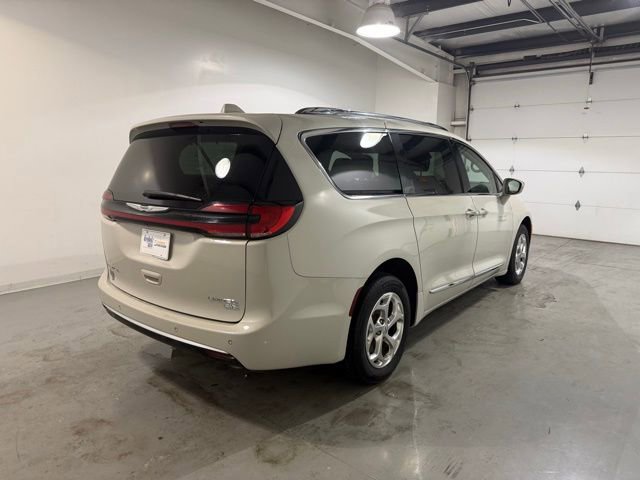 Used 2021 Chrysler Pacifica Limited image 4