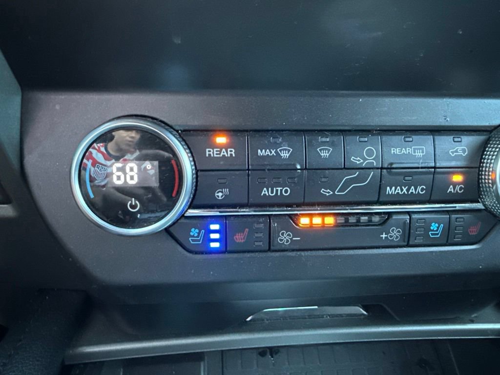 Used 2019 Ford Expedition XLT w/ Equipment Group 202A AWD/4WD image 26