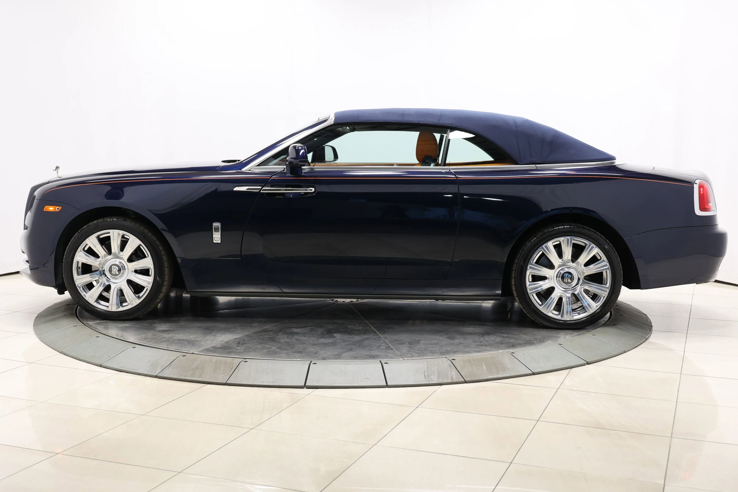 Used 2016 Rolls-Royce Dawn image 97