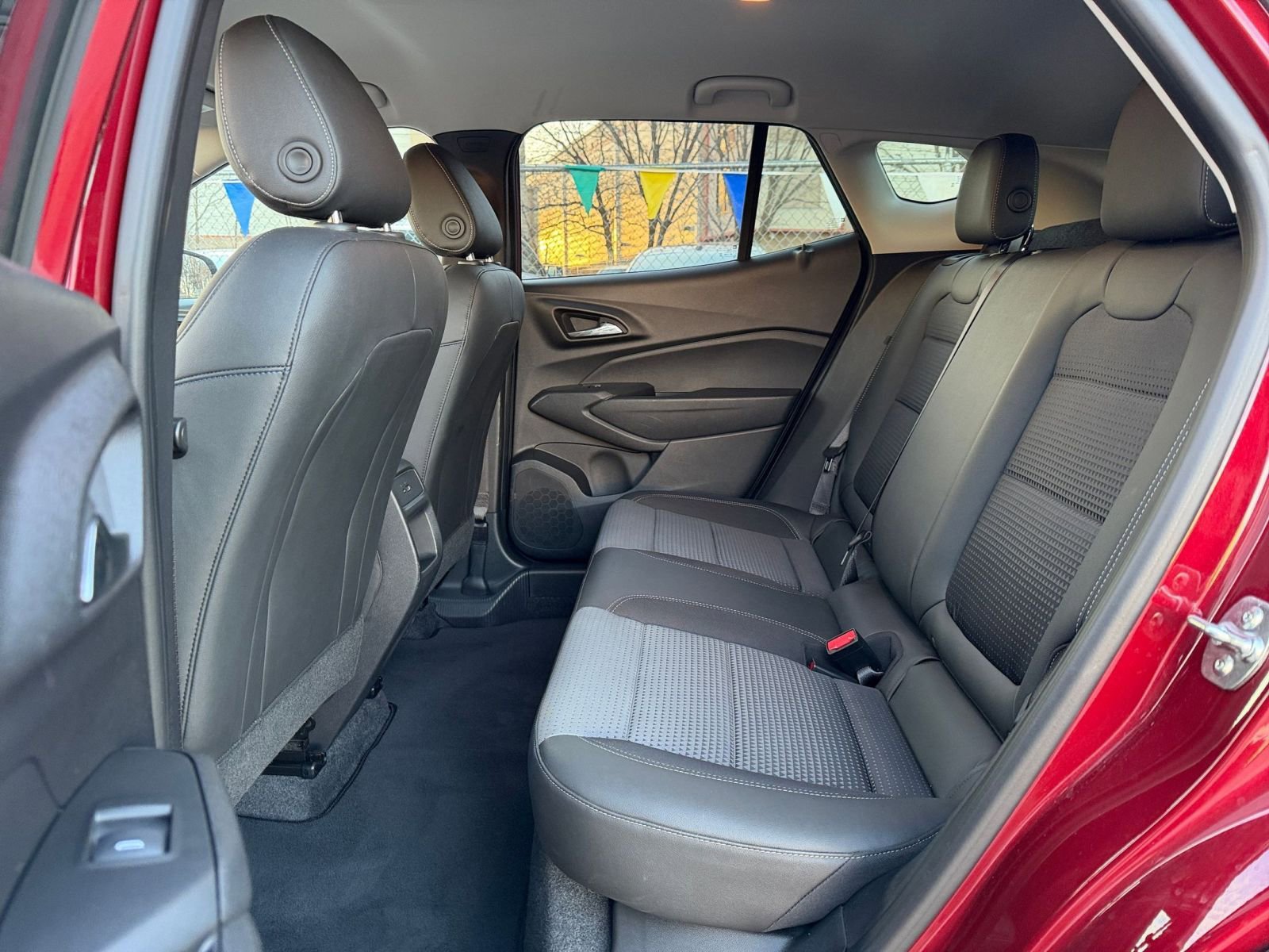 Used 2025 Chevrolet Trax LT image 23