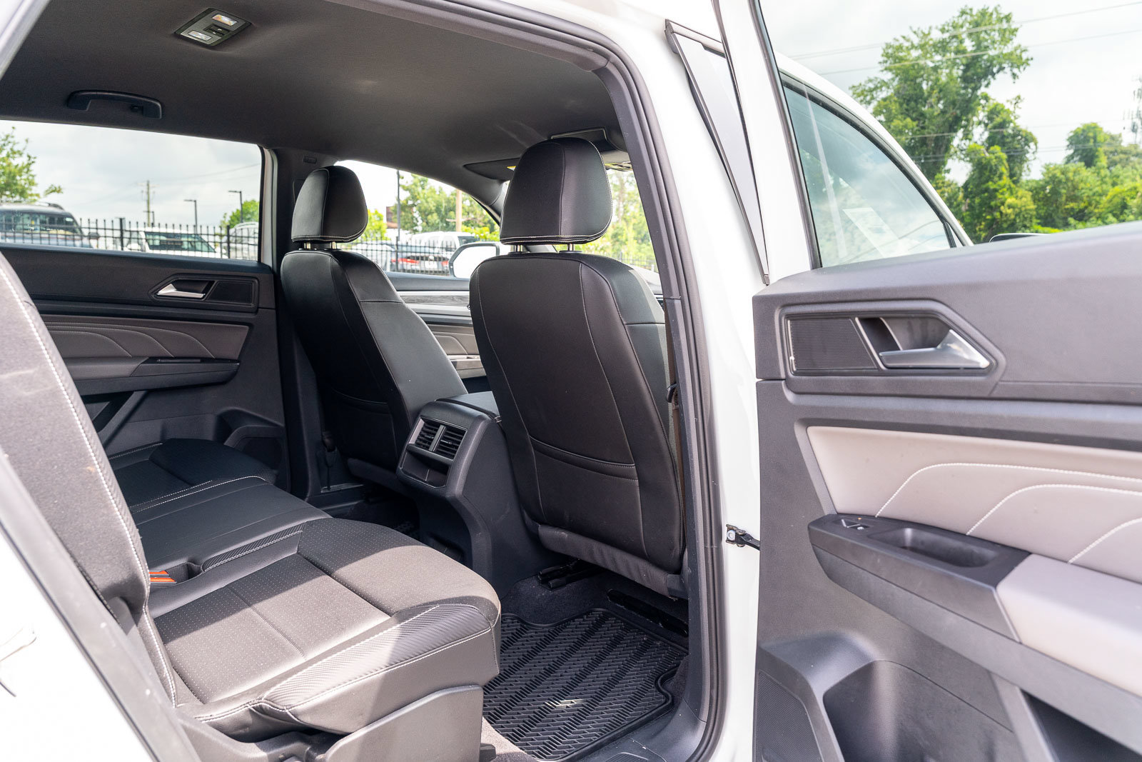 Used 2023 Volkswagen Atlas Cross Sport SE w/ Black Wheel Package FWD image 12