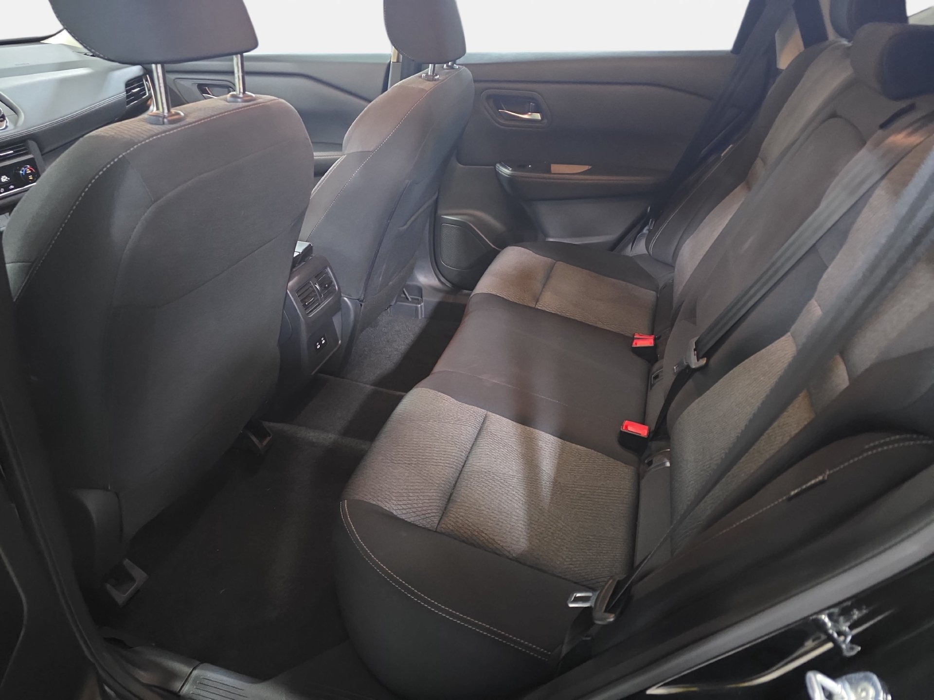 Certified 2026 Nissan Rogue SV FWD image 14