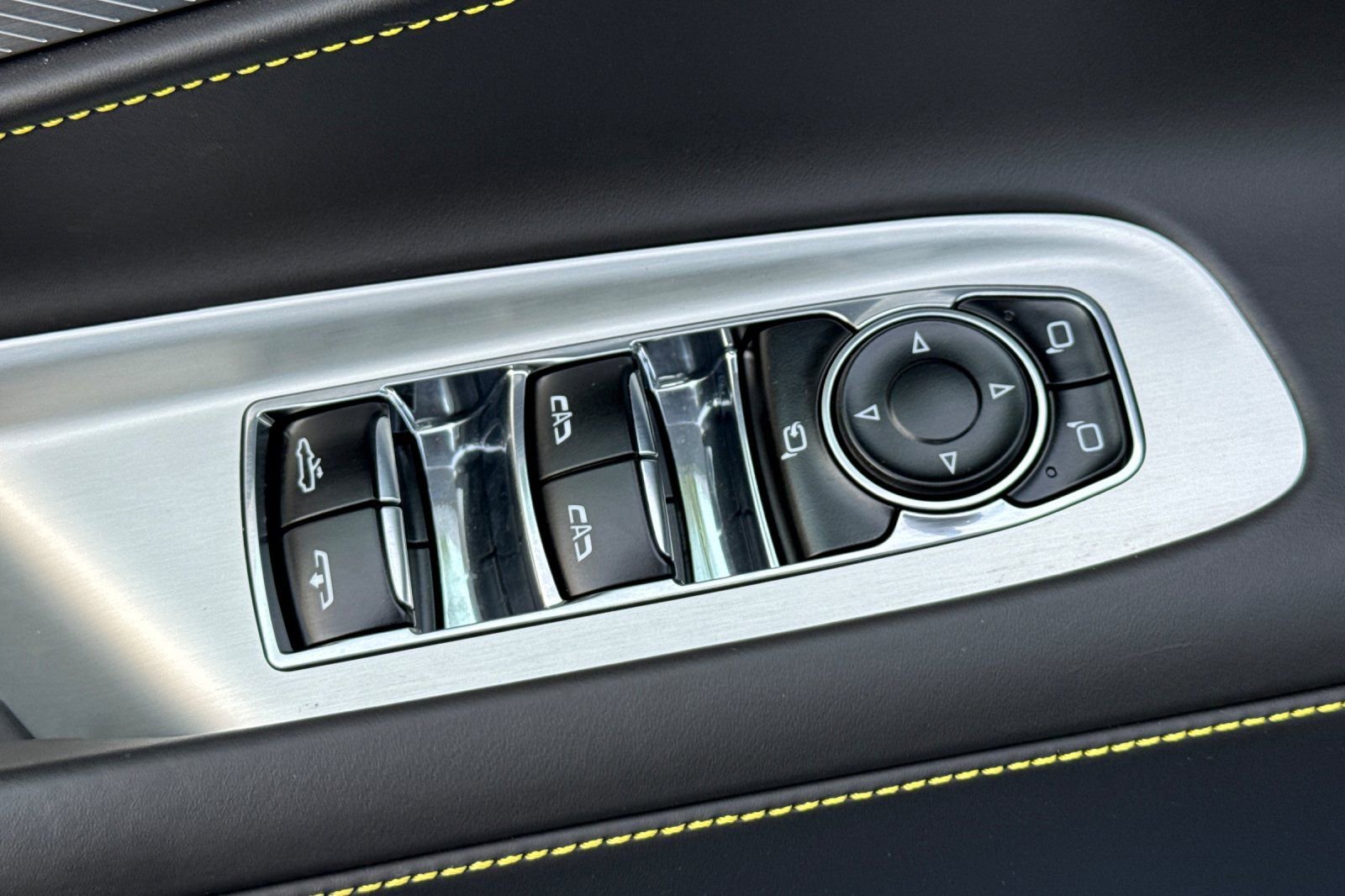 Used 2021 Chevrolet Corvette Stingray Premium Conv w/ Z51 Performance Package image 26