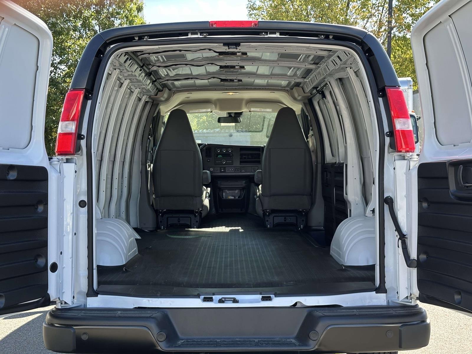 New 2025 Chevrolet Express 2500 w/ Safety Package image 20