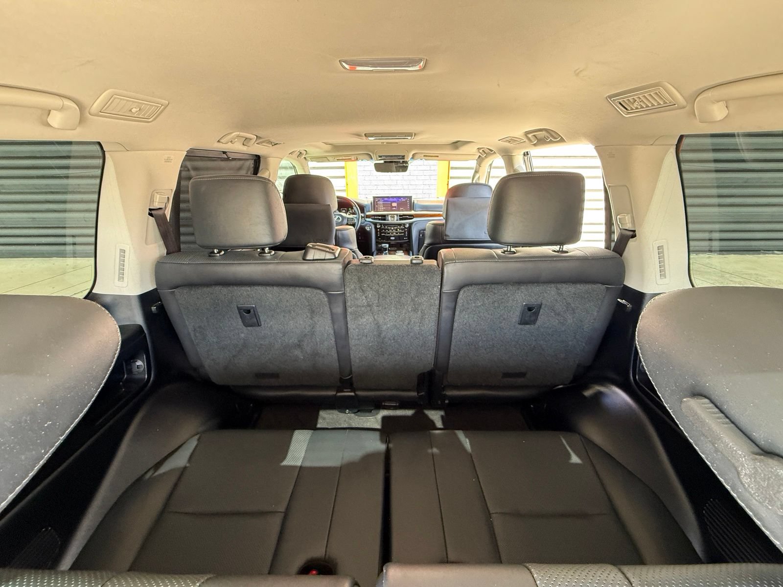 Used 2019 Lexus LX 570 4WD w/ Luxury Package image 43