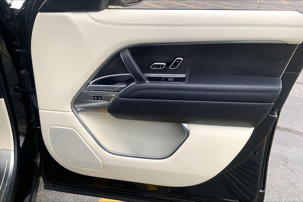 Used 2023 Land Rover Range Rover Long Wheelbase Autobiography image 22