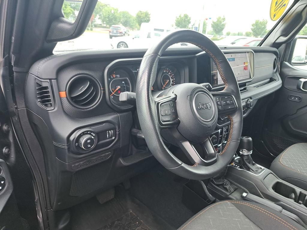 Used 2024 Jeep Gladiator Mojave w/ Technology Group image 7