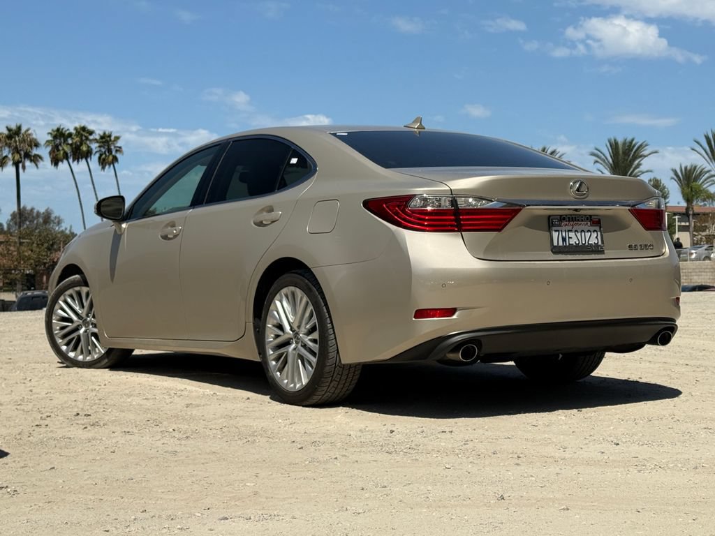Used 2013 Lexus ES 350 w/ Luxury Pkg FWD image 2