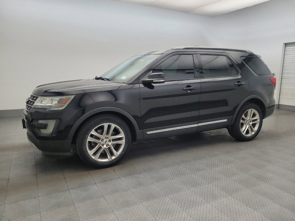 Used 2017 Ford Explorer XLT w/ Equipment Group 202A image 2
