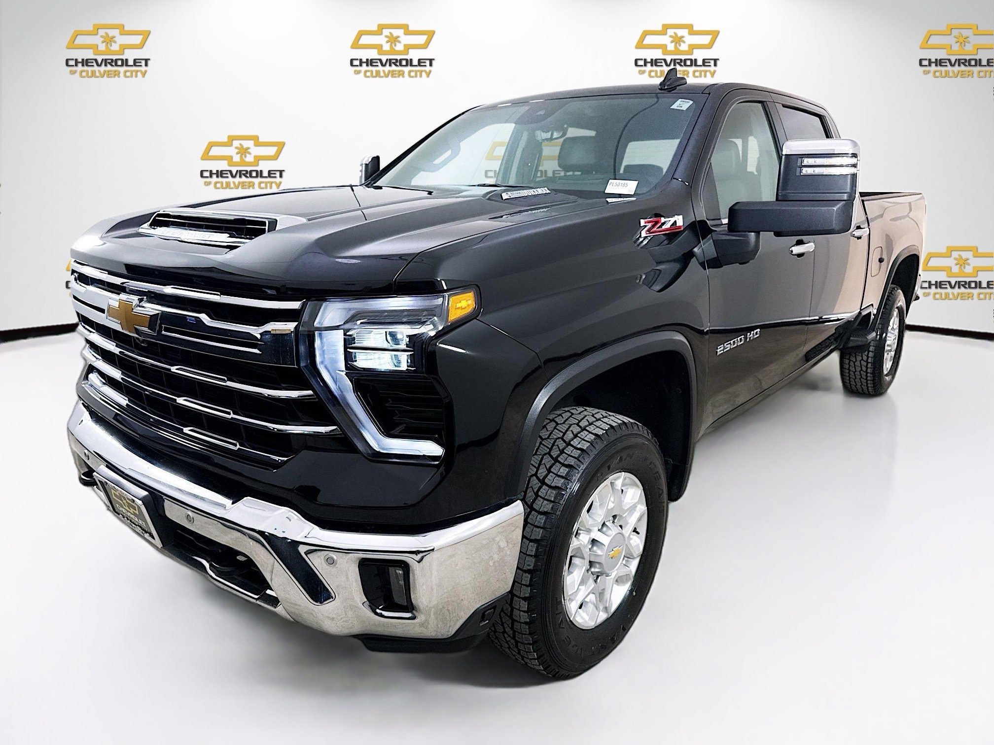 Used 2024 Chevrolet Silverado 2500 LTZ w/ LTZ Premium Package AWD/4WD image 3