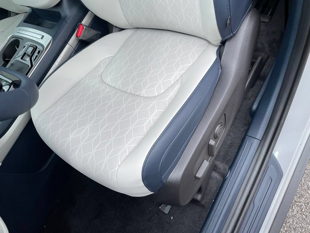 New 2026 Kia Carnival EX FWD image 24