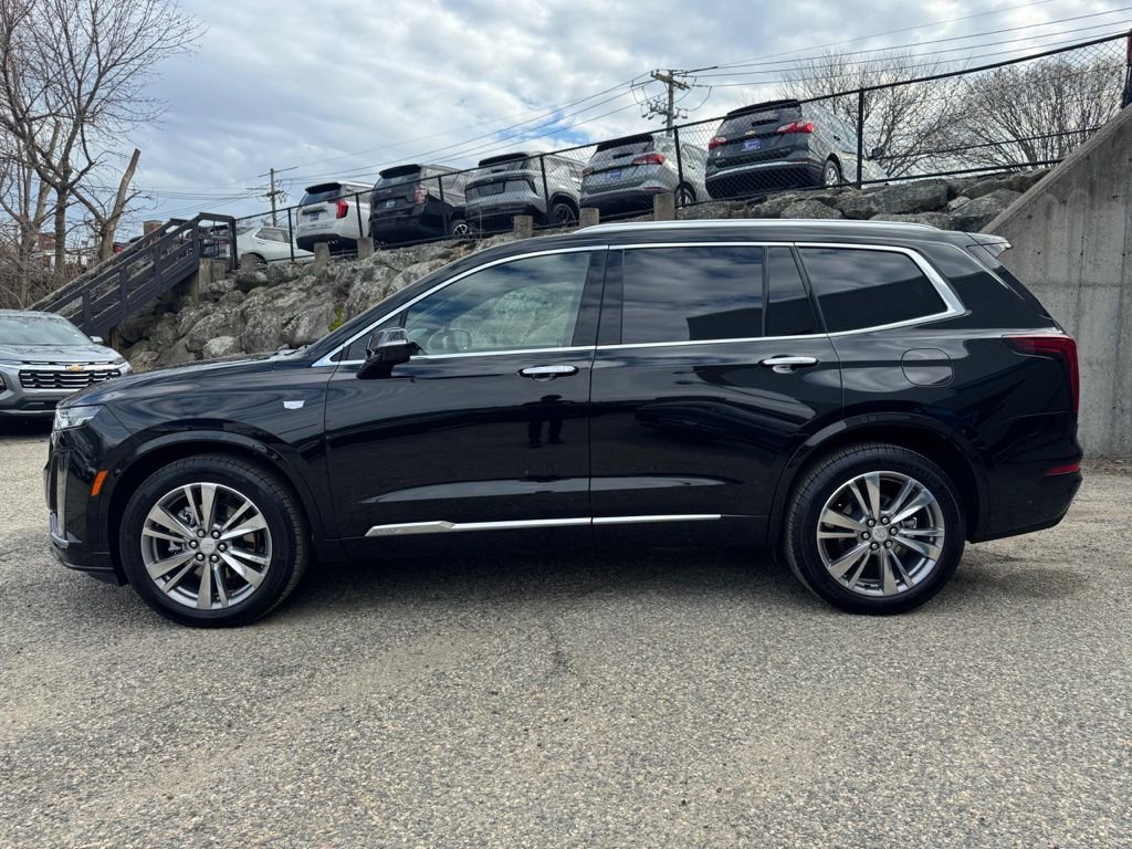 Used 2024 Cadillac XT6 Premium Luxury image 2