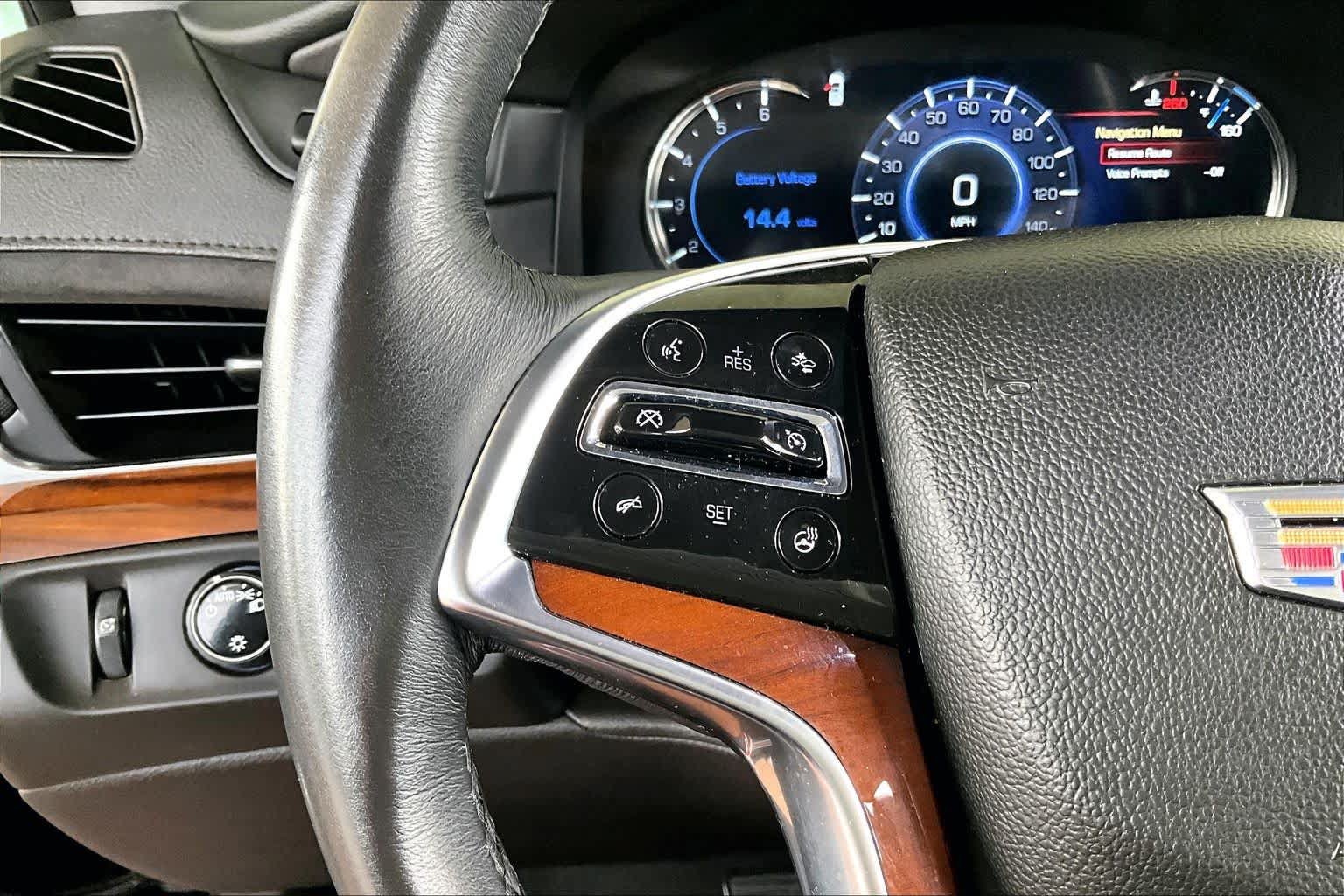 Used 2017 Cadillac Escalade Luxury AWD/4WD image 21