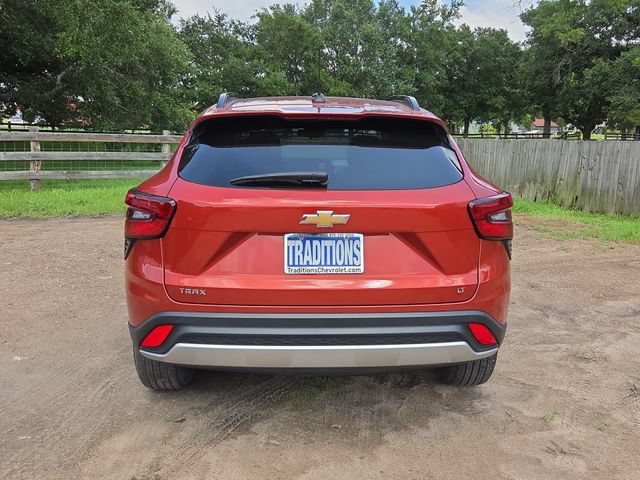 Certified 2024 Chevrolet Trax LT w/ Driver Confidence Package FWD image 39