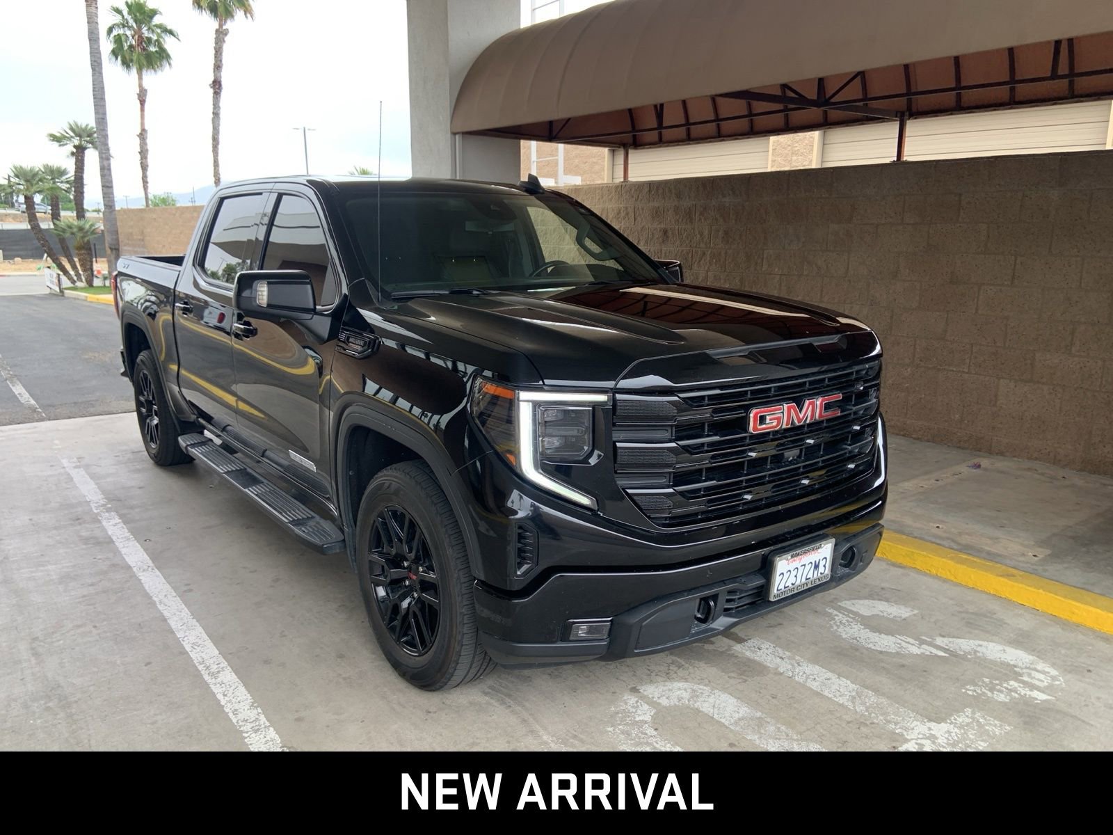 Certified 2022 GMC Sierra 1500 Elevation w/ Elevation Premium Package AWD/4WD image 3