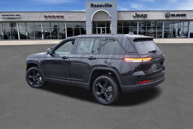 New 2025 Jeep Grand Cherokee Limited w/ Black Appearance Package image 5