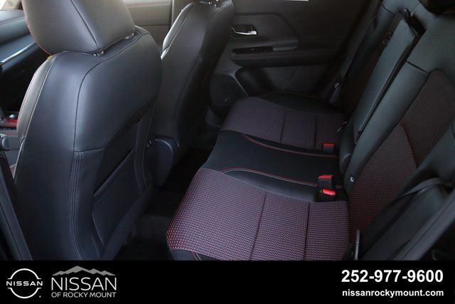 New 2025 Nissan Kicks SR FWD image 14