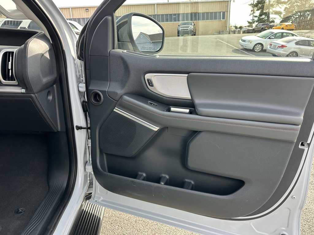 Used 2025 Ford Expedition Active image 22