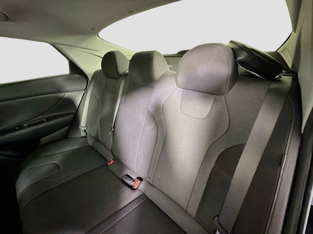 Used 2026 Hyundai Elantra SE FWD image 23