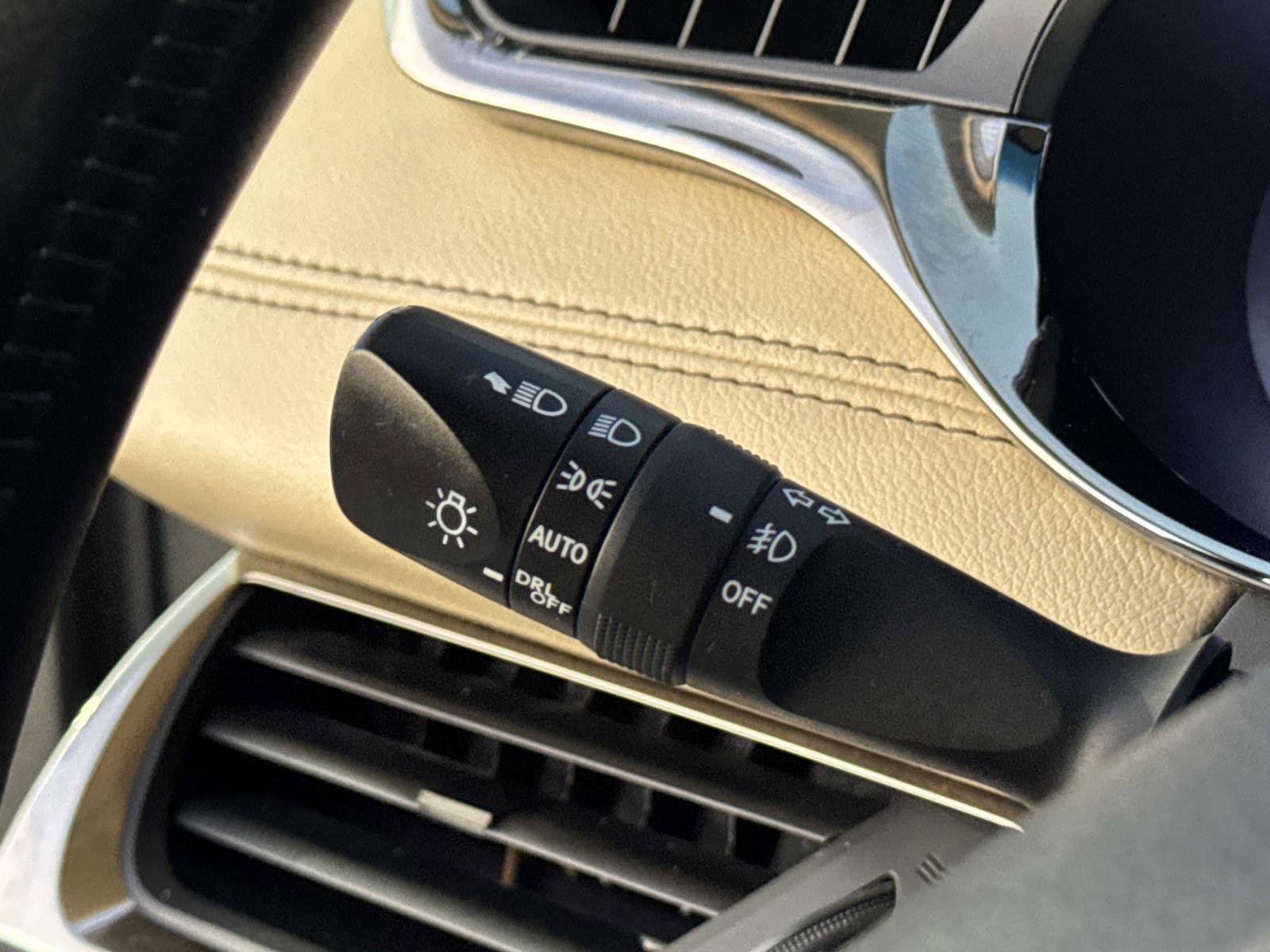 Used 2013 Toyota Avalon Limited image 9