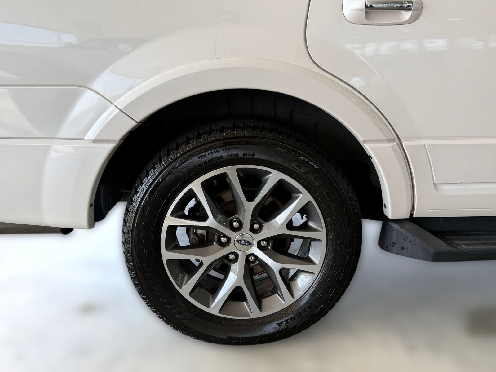 Used 2016 Ford Expedition XLT w/ Equipment Group 202A AWD/4WD image 13