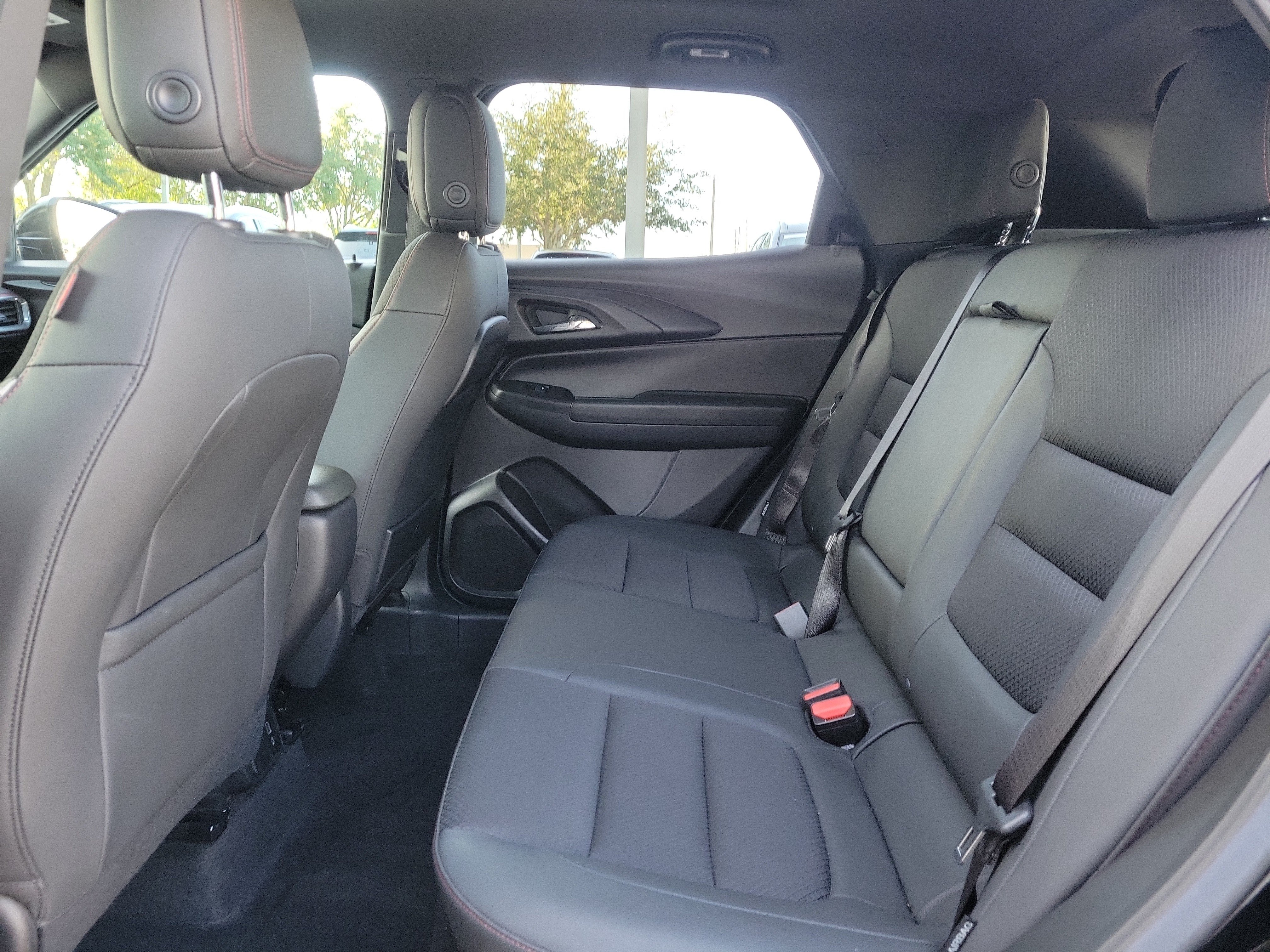 Used 2023 Chevrolet TrailBlazer RS w/ Sun and Liftgate Package FWD image 18