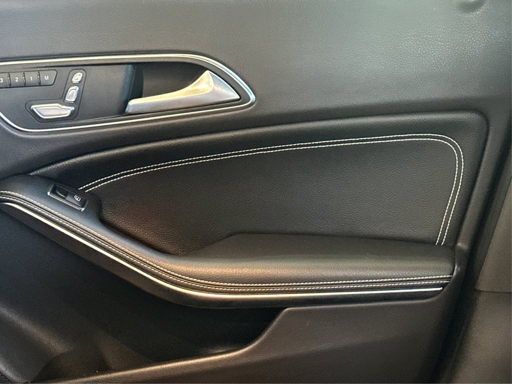 Used 2018 Mercedes-Benz CLA 250 4MATIC image 30