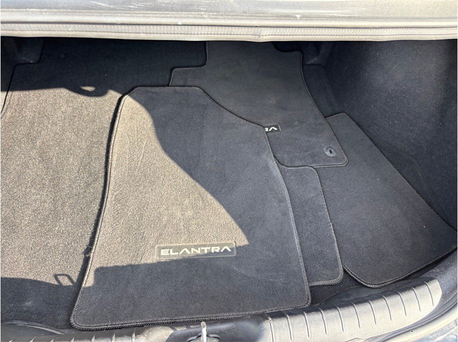 Used 2022 Hyundai Elantra SE FWD image 36